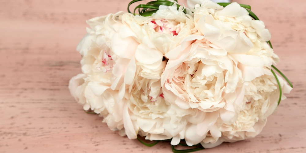 Ranunculus 101: Why These Delicate Blooms Are Taking Over Modern Bouquets